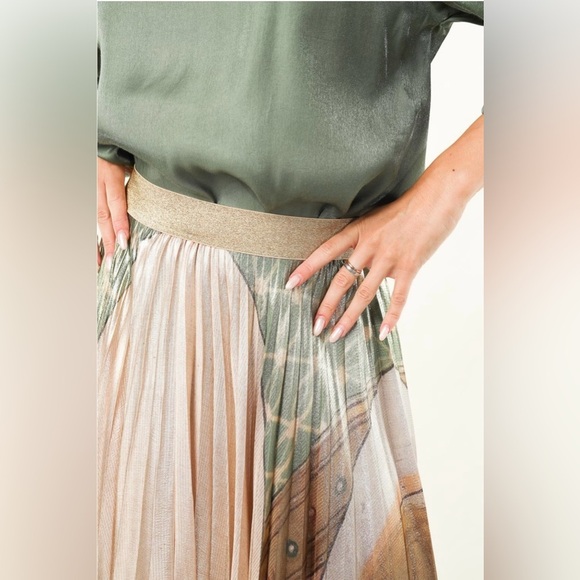 NWT MES DEMOISELLES
Luxe silk pleated skirt Gaditi - Picture 9 of 9